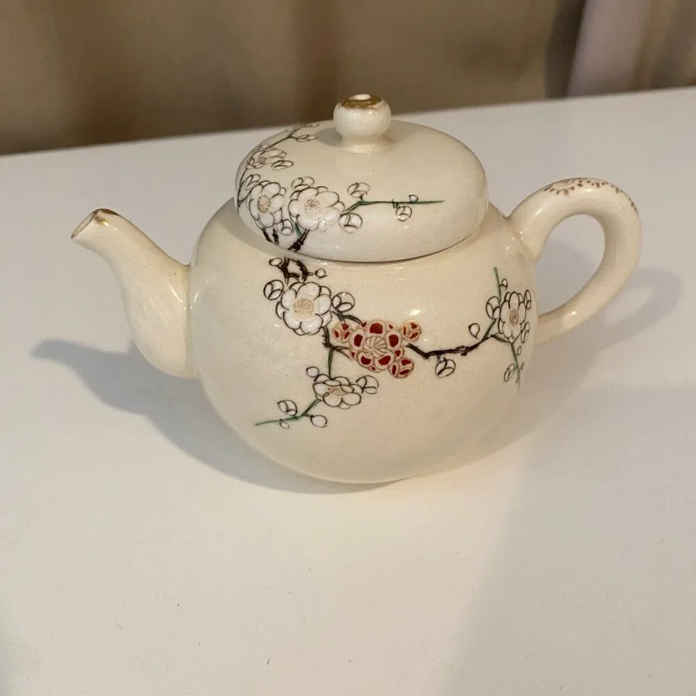 19th Century Satsuma Japanese Teapot Floral‎ Hand Painted Porcelain